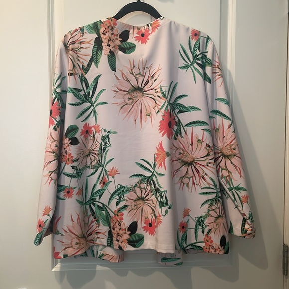 Chico’s tropical print blazer. - Picture 4 of 4